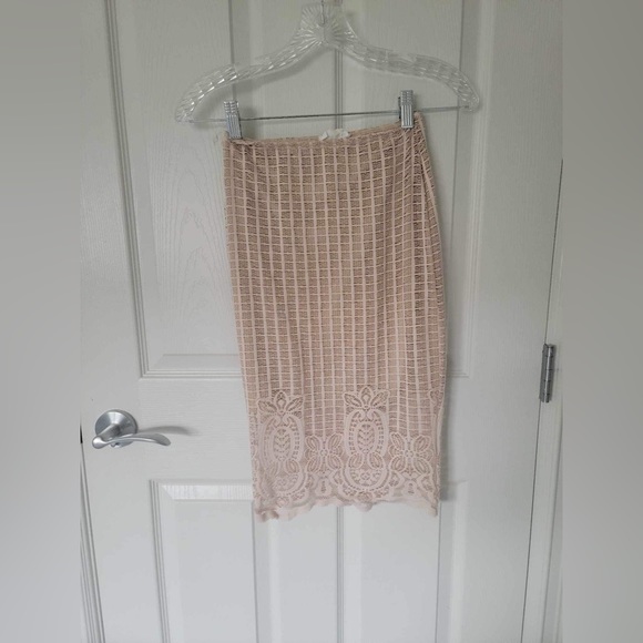 Pencil Skirt Small Size Preloved - Picture 2 of 3